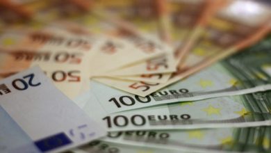 اليورو في صعود والدولار في هبوط: أحدث تقلبات العملات